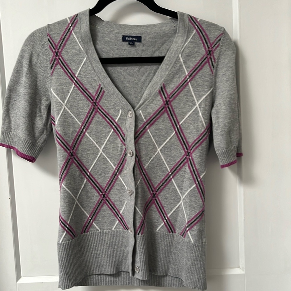 Reitmans Grey and pink argyle knit sweater